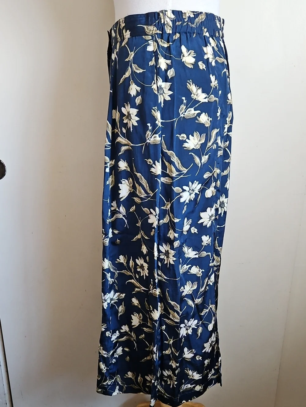 Ann&Frank Blue Floral Silk Front Buttons Midi-Skirt Size Small